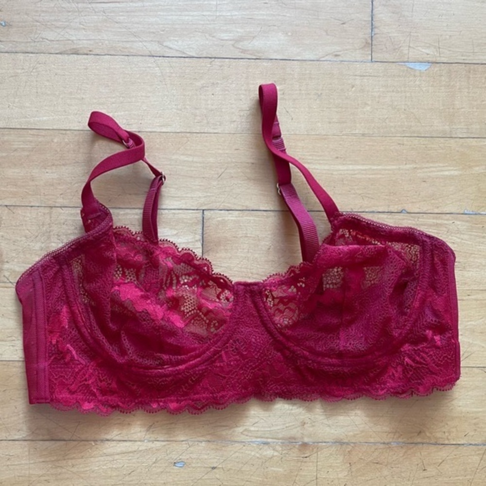 RED LACE BRA